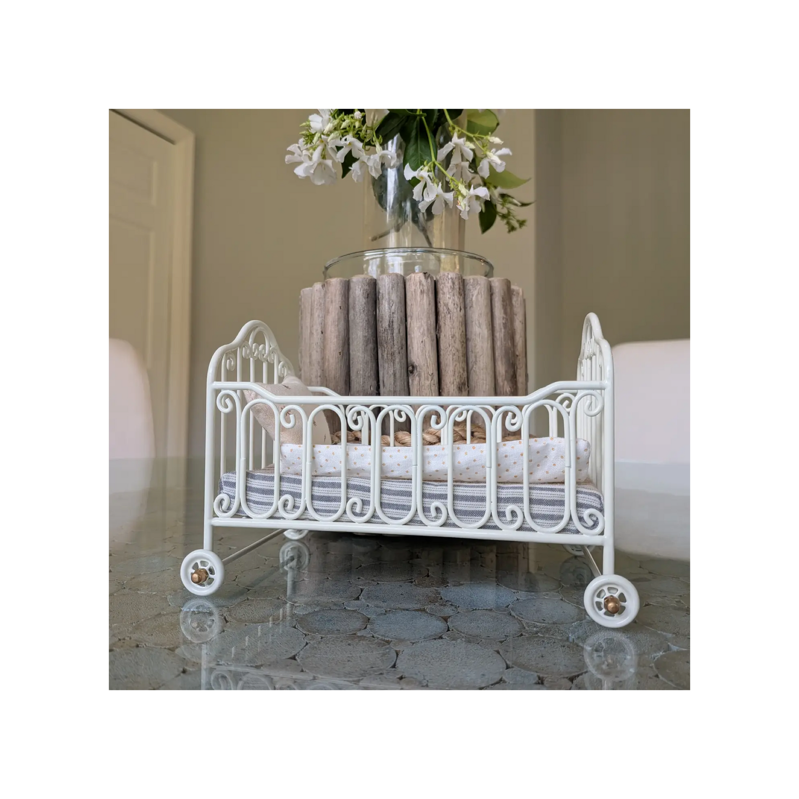LevLovs Miniature Metal Bed