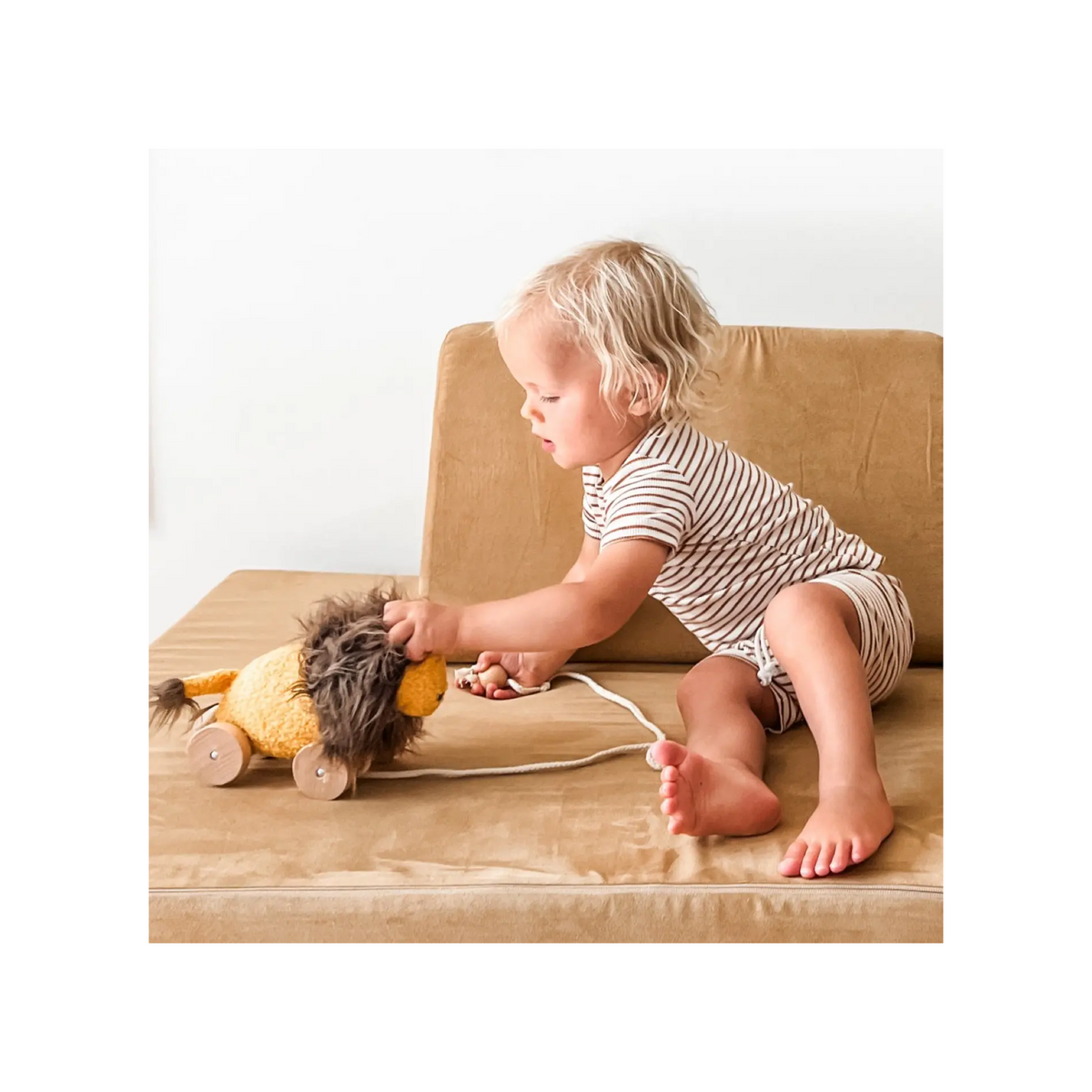 Leo Pull-Along Lion Toy