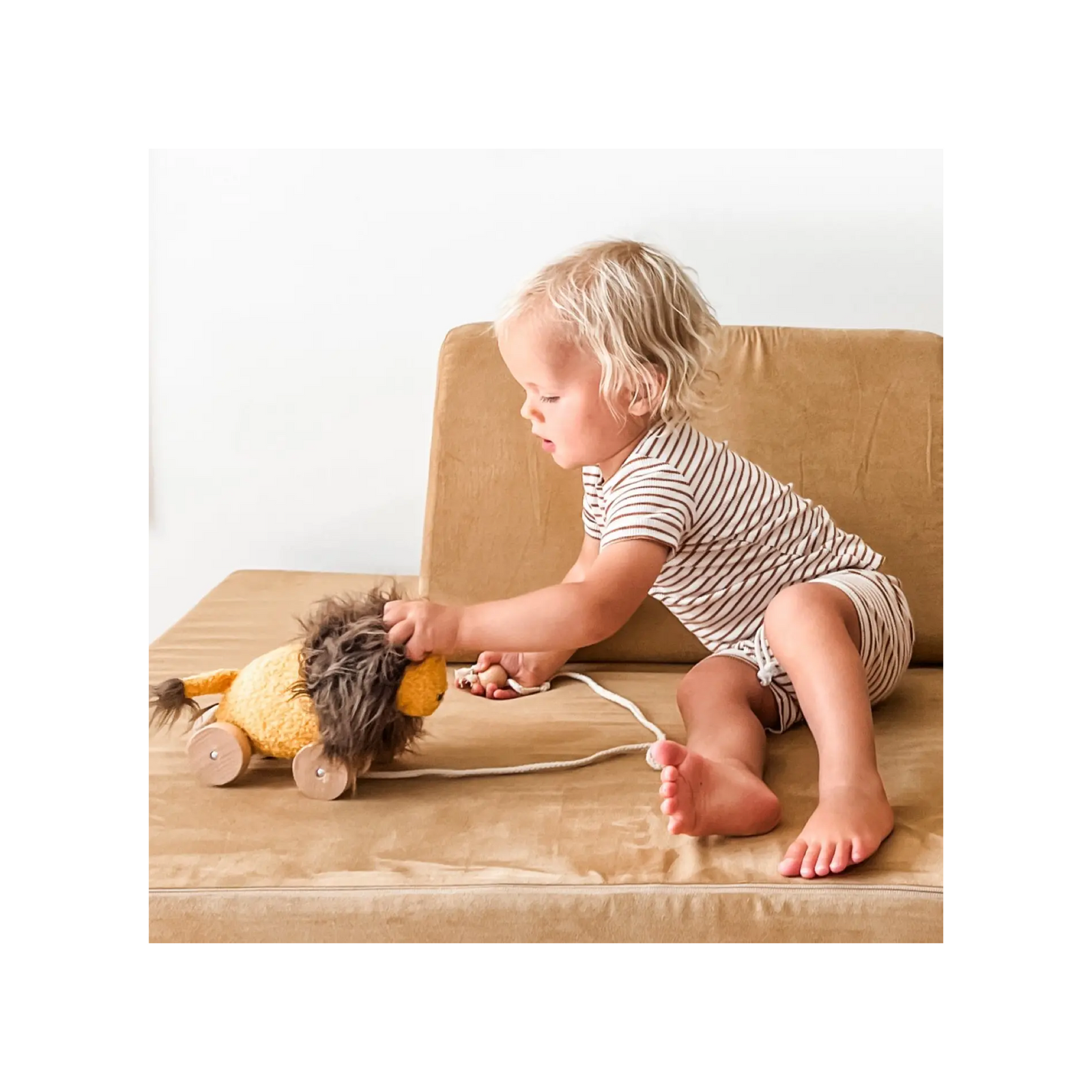 Leo Pull-Along Lion Toy