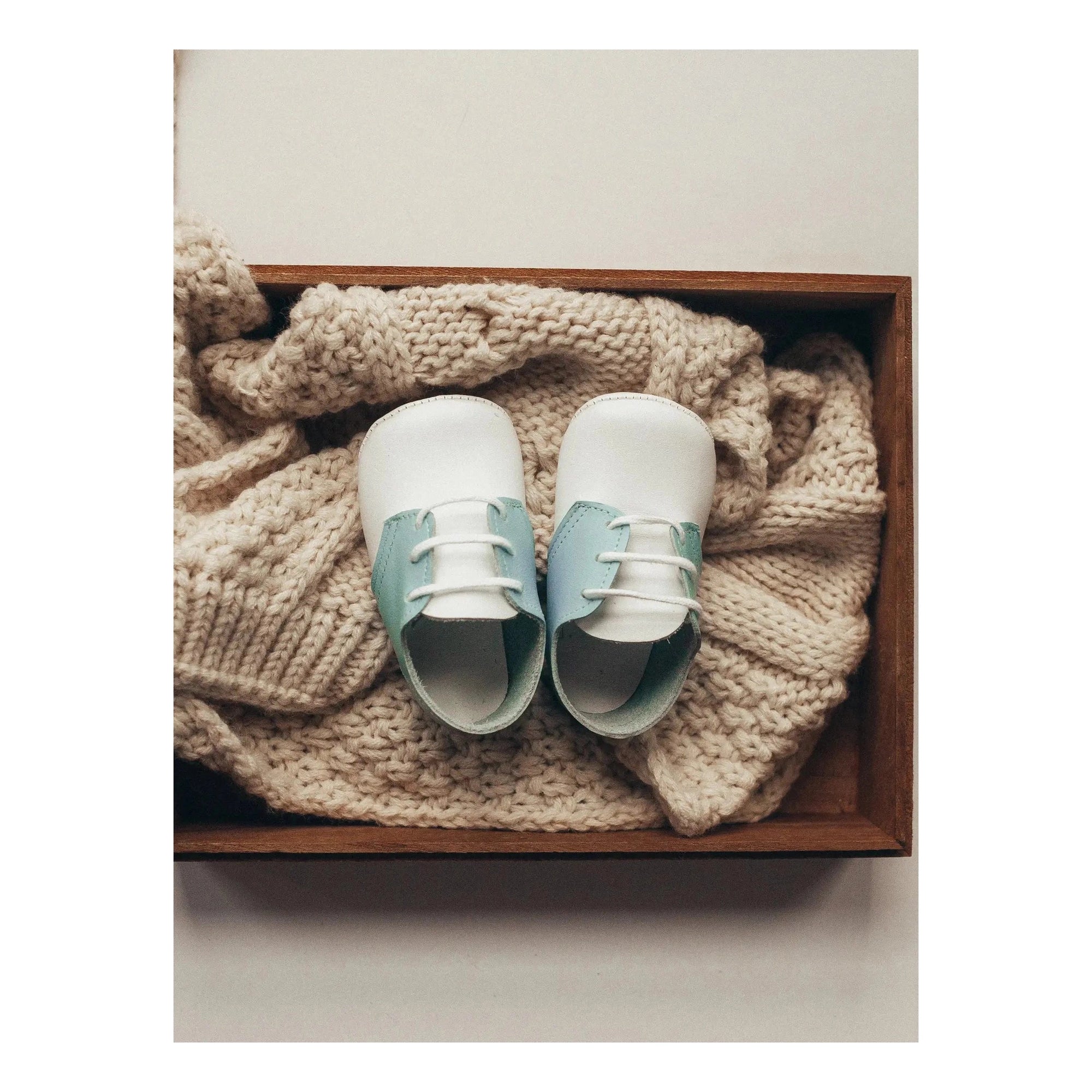 George Crib Shoe in White/Light Blue